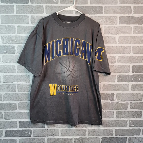 Michigan Wolverines Basketball Vintage 90's Fab 5 Era T-Shirt Men's Cut Tag - Picture 1 of 12